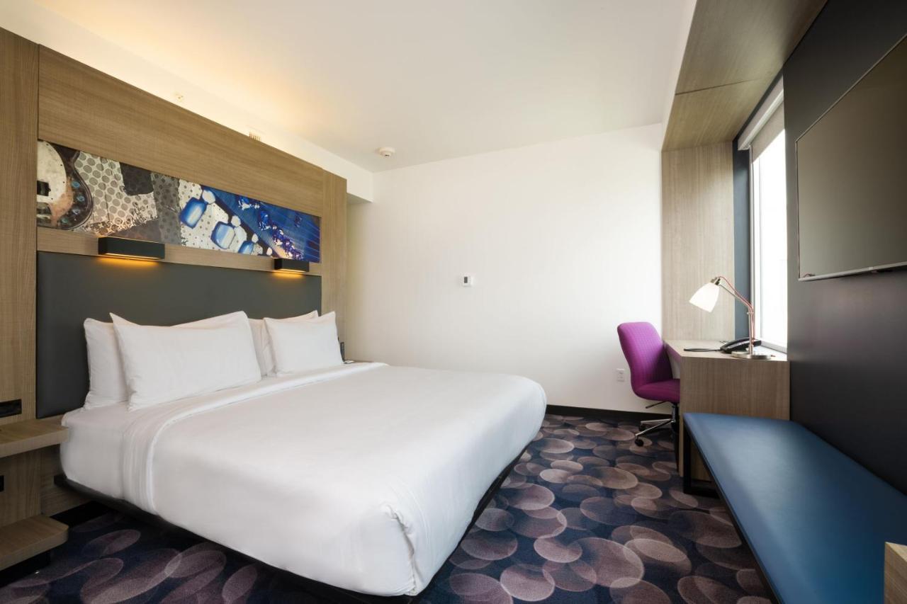 Aloft Austin Airport Hotel Exterior photo