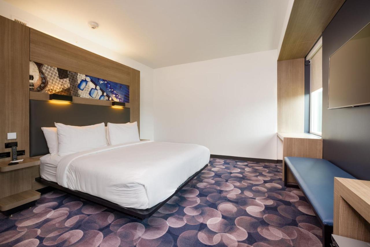 Aloft Austin Airport Hotel Exterior photo