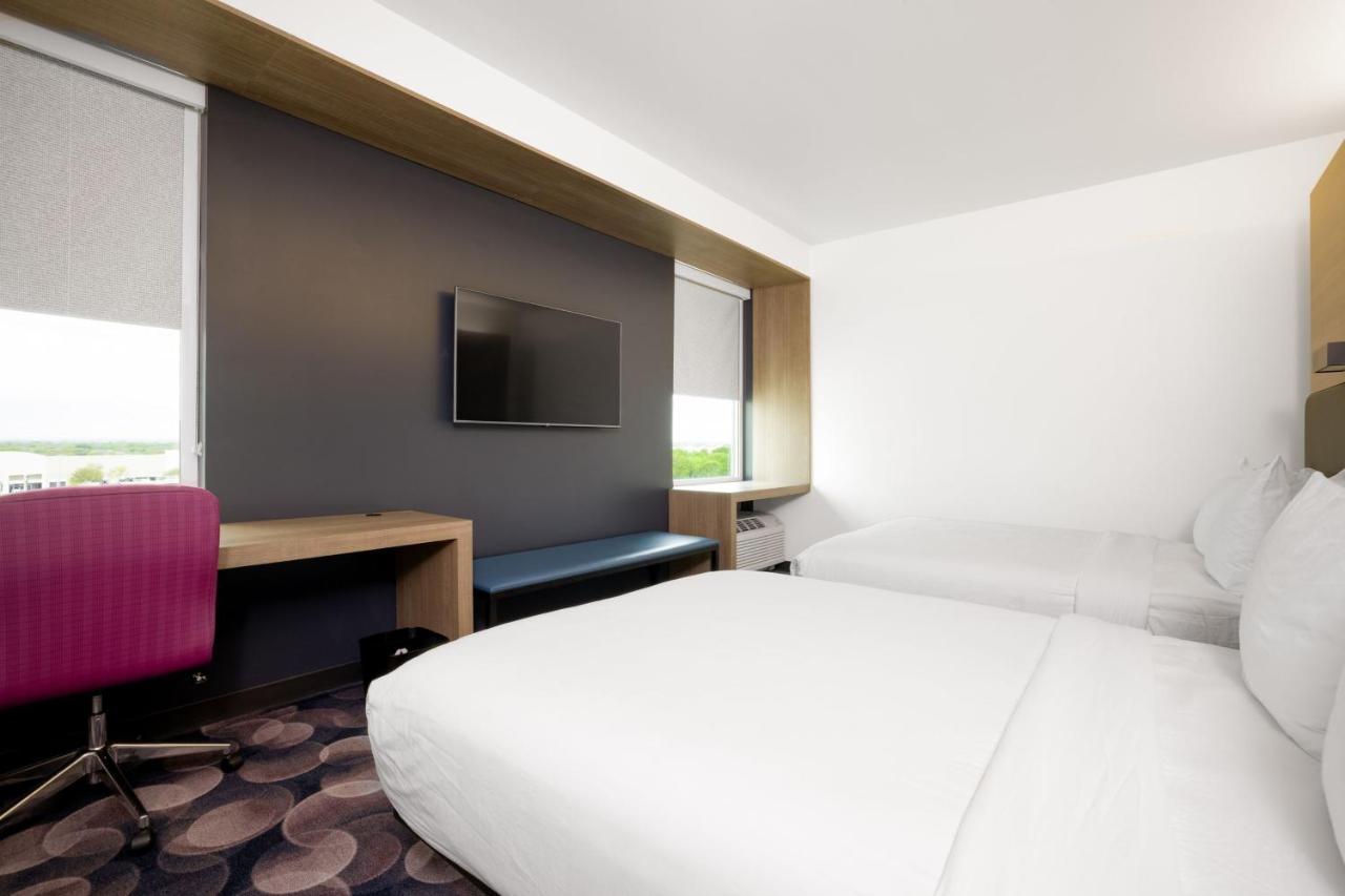 Aloft Austin Airport Hotel Exterior photo