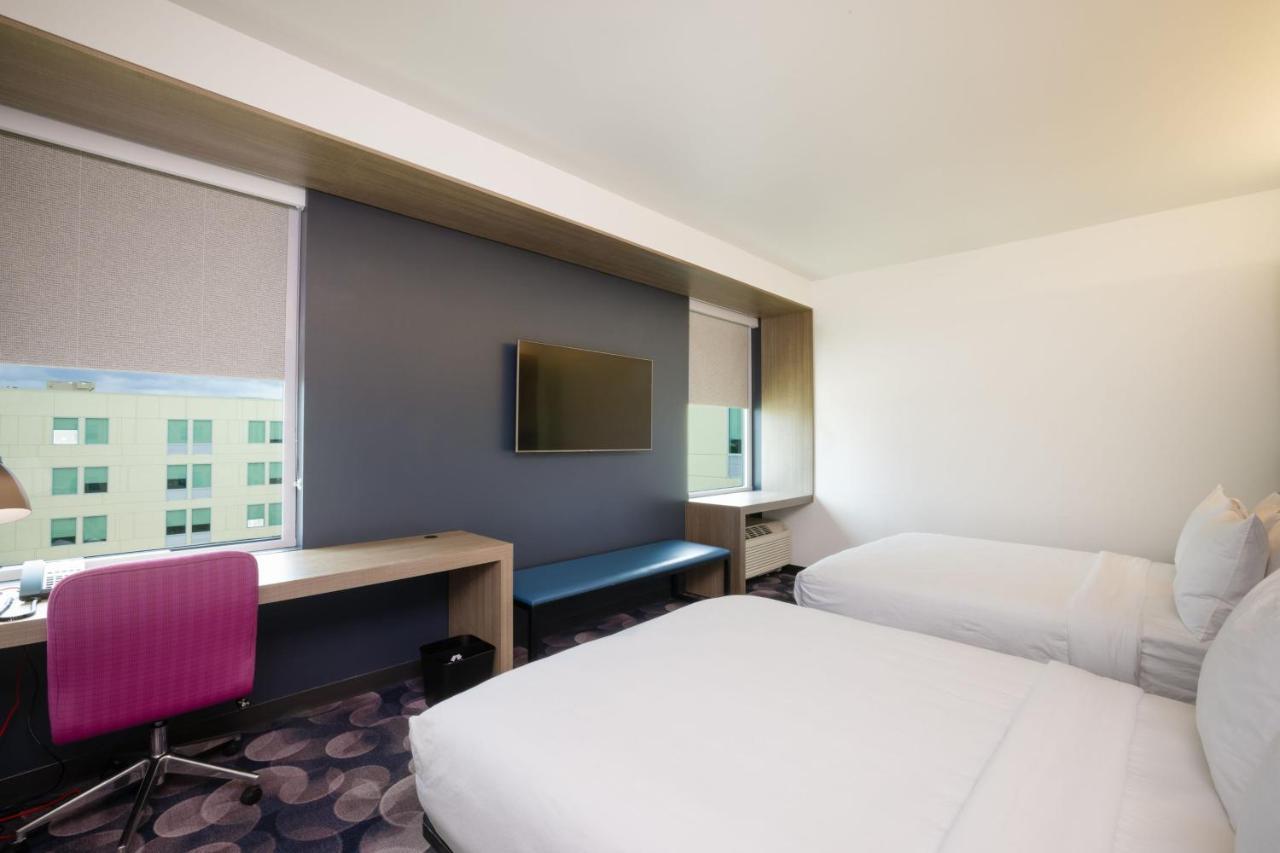 Aloft Austin Airport Hotel Exterior photo
